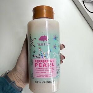 Tree Hut Peppermint Pearl Foaming Gel Wash